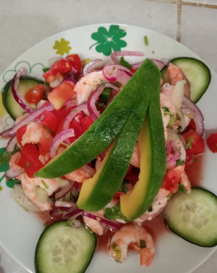 Ceviche de camarón con aguacate